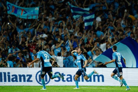 Sydney FC edges closer to finals with 1-0 win