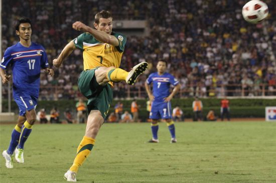 Emerton helps Socceroos progress in Thailand