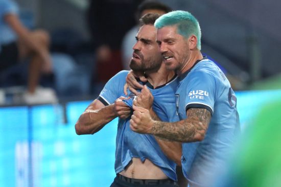 Sydney FC Beat Melbourne Victory To Lift Beyond Blue Cup